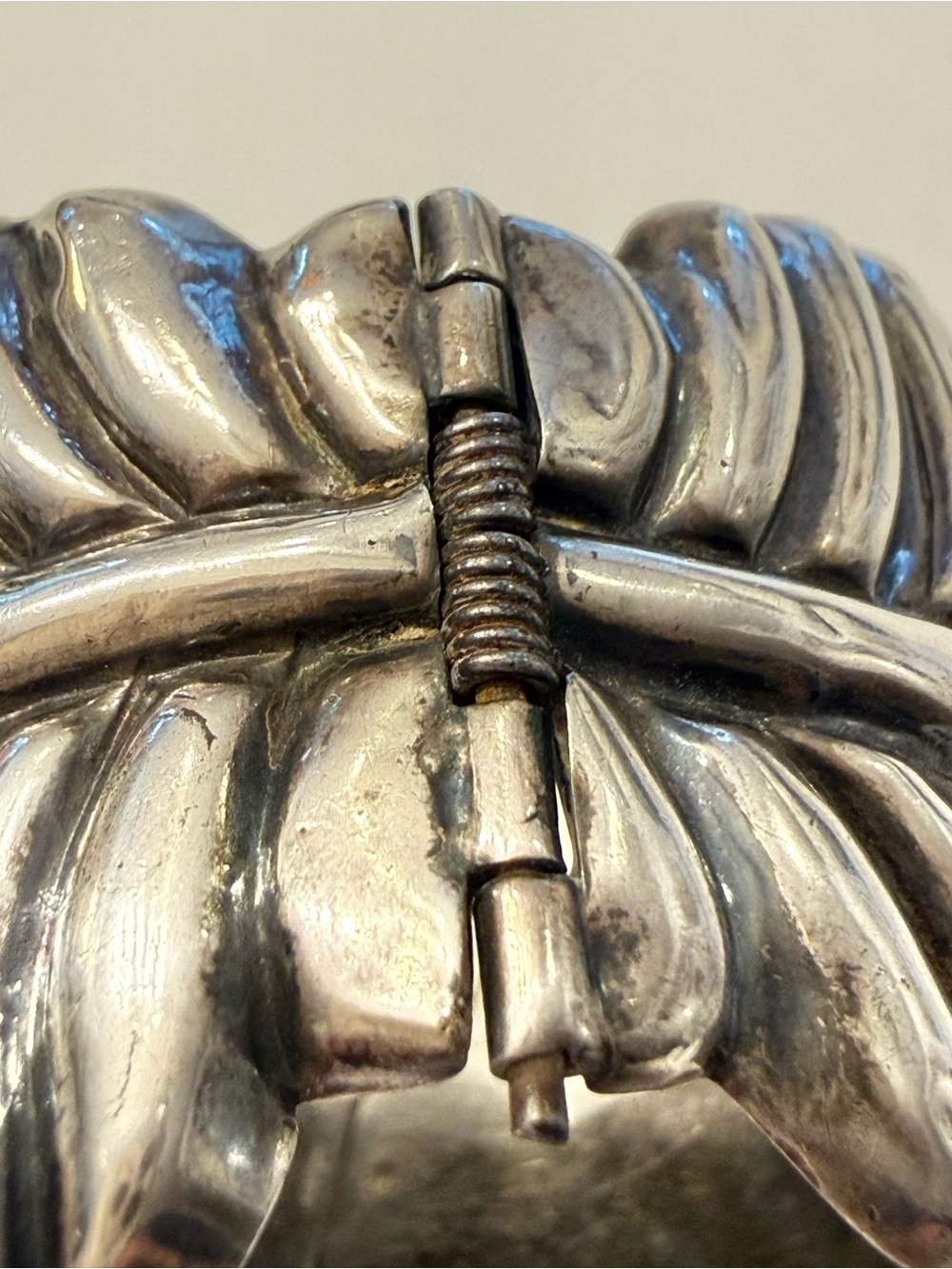 Vintage Taxco 925 Silver Leaf Hinged Clamper Cuff Bracelet - Picture 8 of 11